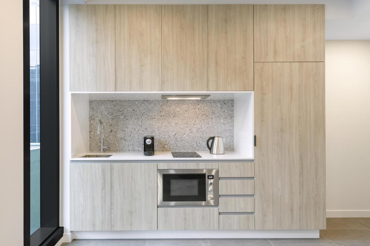 Meriton Suites Melbourne Exteriér fotografie A kitchen in a serviced apartment