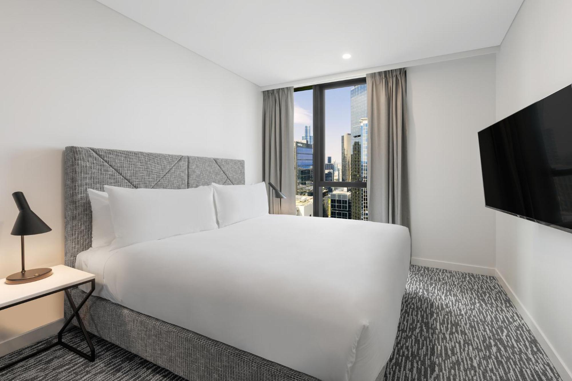 Meriton Suites Melbourne Exteriér fotografie A bedroom at the hotel