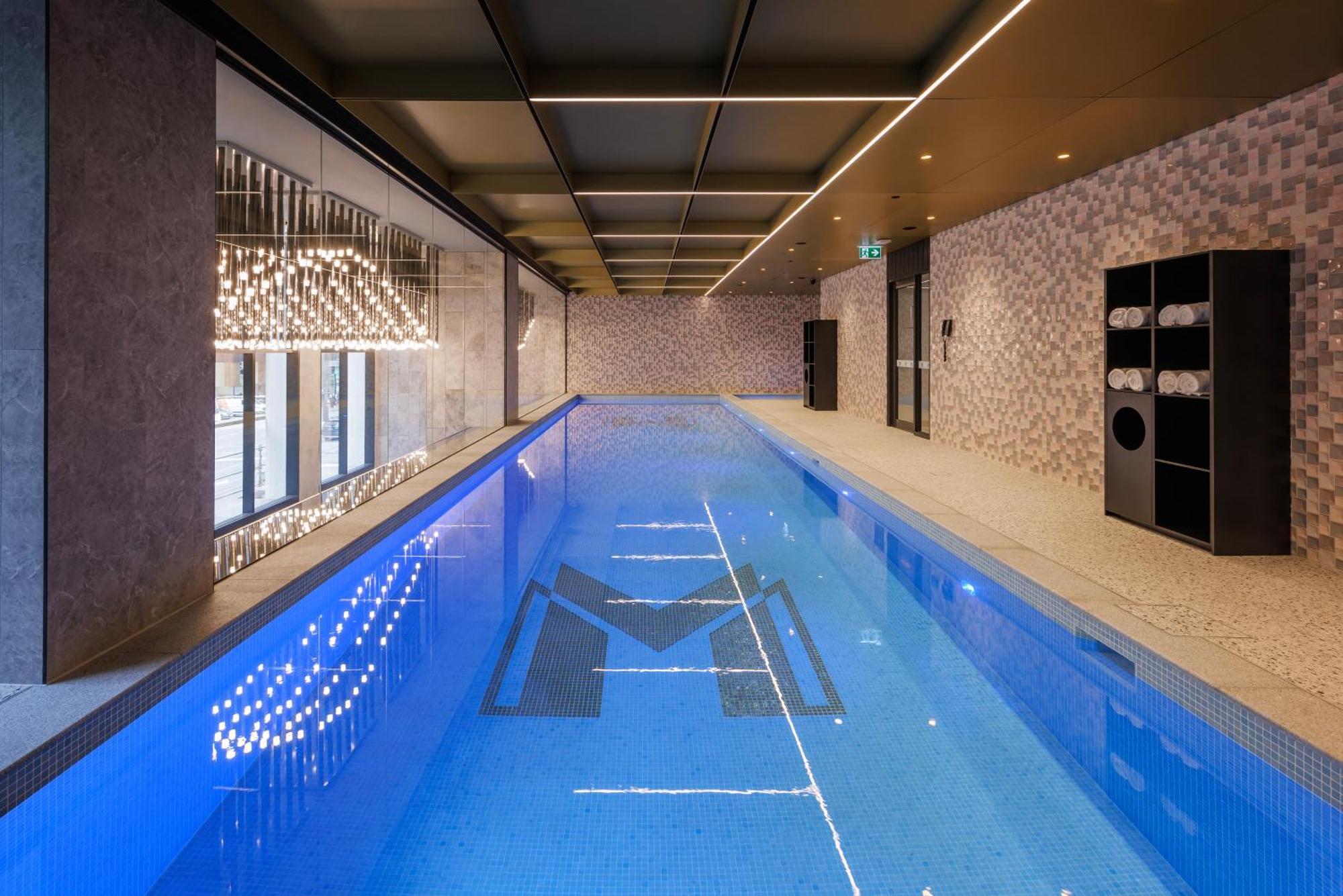 Meriton Suites Melbourne Exteriér fotografie The pool at the 2017 edition of the 100 Best Hotel & Spa Design Awards