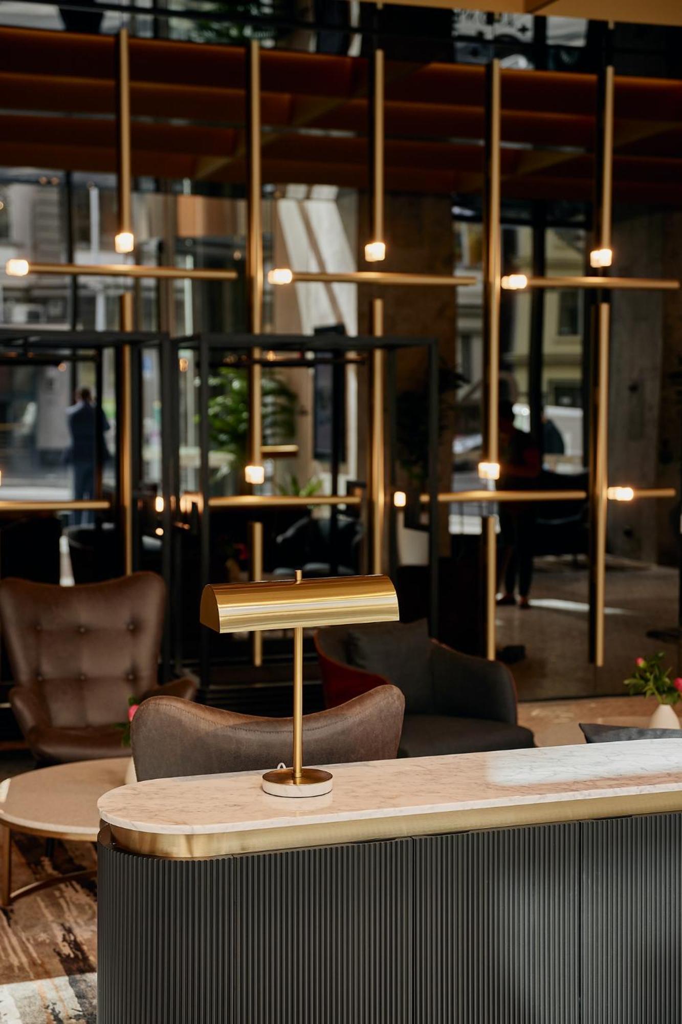 Meriton Suites Melbourne Exteriér fotografie The interior of the lounge